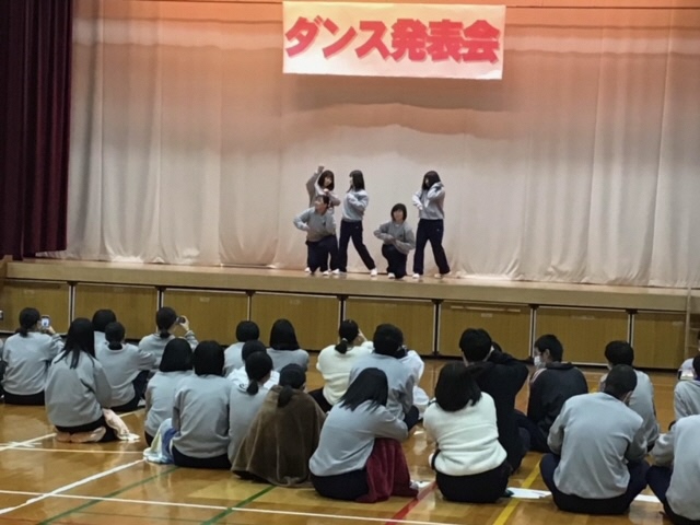 校内ダンス発表会