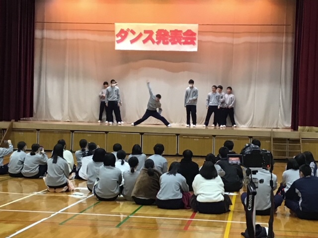 校内ダンス発表会