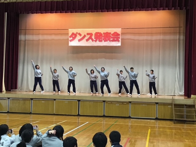 校内ダンス発表会