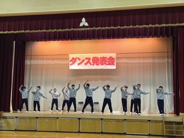 校内ダンス発表会